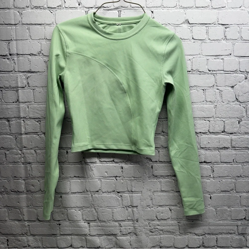 Lululemon Mint Green Long Sleeve Robbed open back crop top size Small